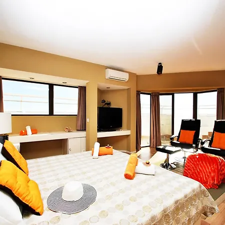 Penthouse In Albufeira With Private Pool アルブフェイラ